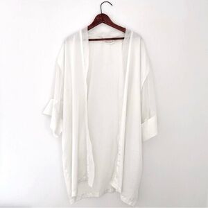 Elegant White Kimono Cardigan/ robe VINTAGE VS CAN BE WORN AS A SHAWL OR ROBE.